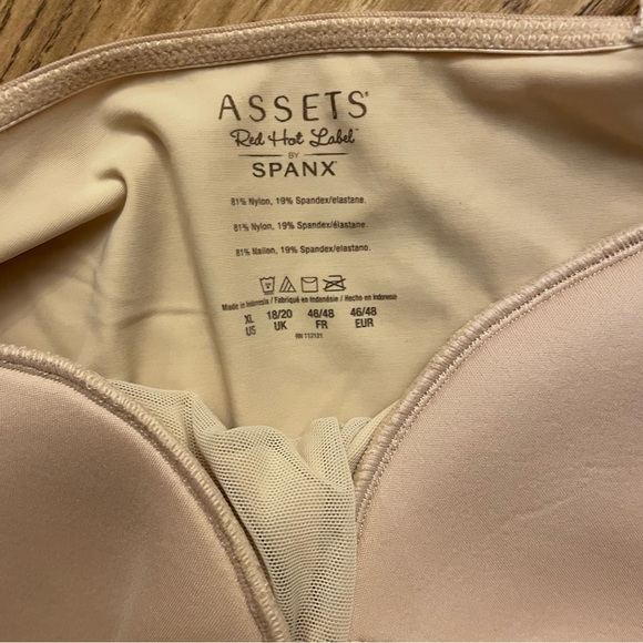 Assets by SPANX Cream Chemise Slip - Picture 2 of 2